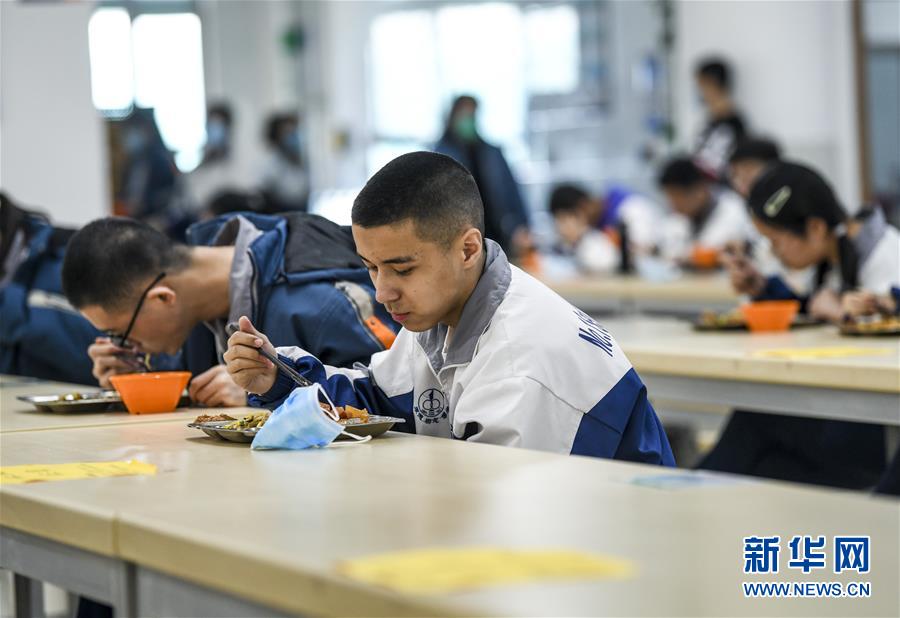 (圖文互動)(6)“早”安同學,“早”安老師!——新疆初高中畢業班復課一周回訪見聞