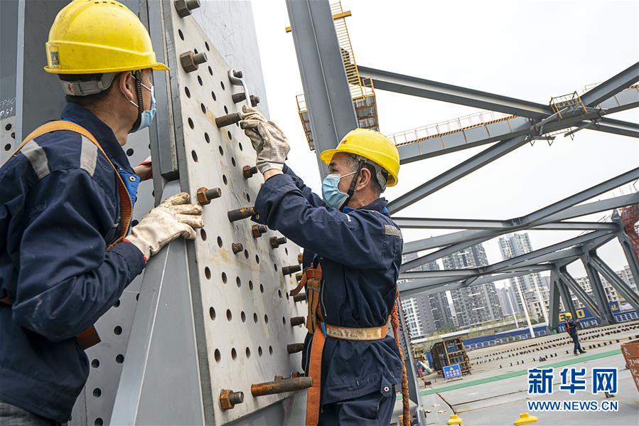 (新華全媒頭條·圖文互動)(7)在艱難中重啟 在陣痛中復蘇——湖北推動安全有序復工復產掃描