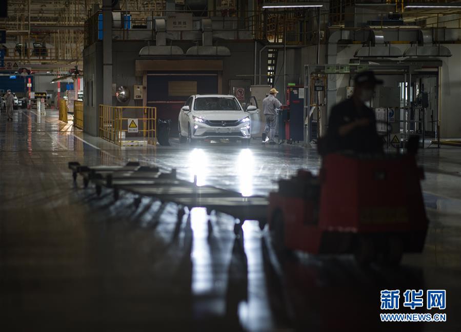 (新華全媒頭條·圖文互動)(16)在艱難中重啟 在陣痛中復蘇——湖北推動安全有序復工復產掃描