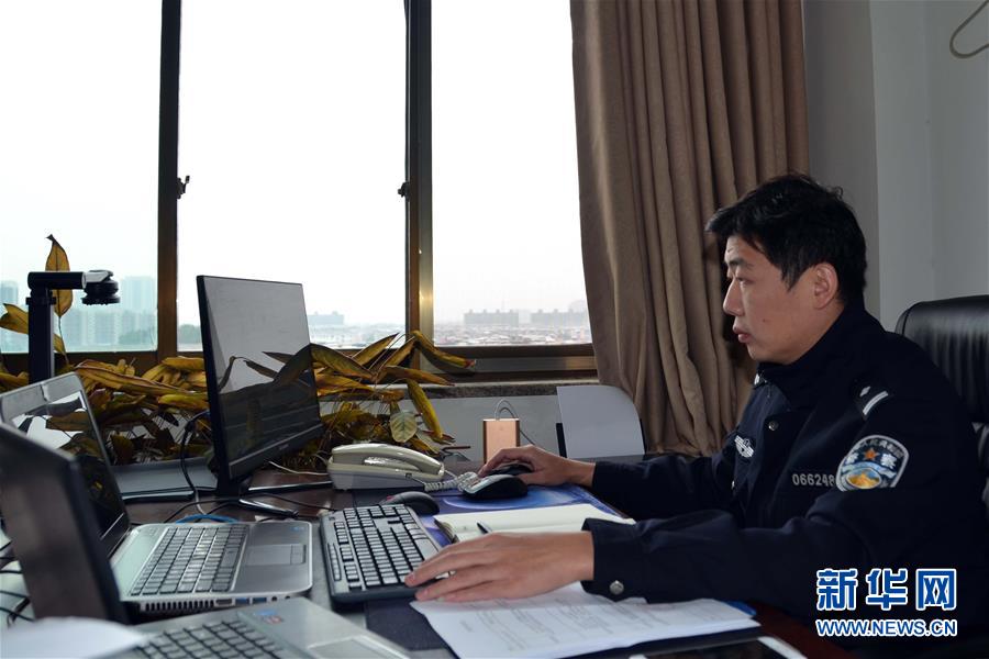 (習近平致敬的戰“疫”英雄·公安干警篇·圖文互動)(8)他們,抗疫一線鑄警魂