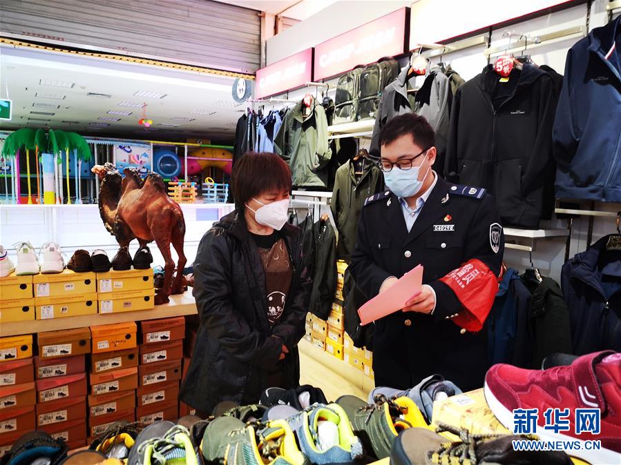 (習近平致敬的戰“疫”英雄·下沉干部篇·圖文互動)(4)他們,挺身而出守防線