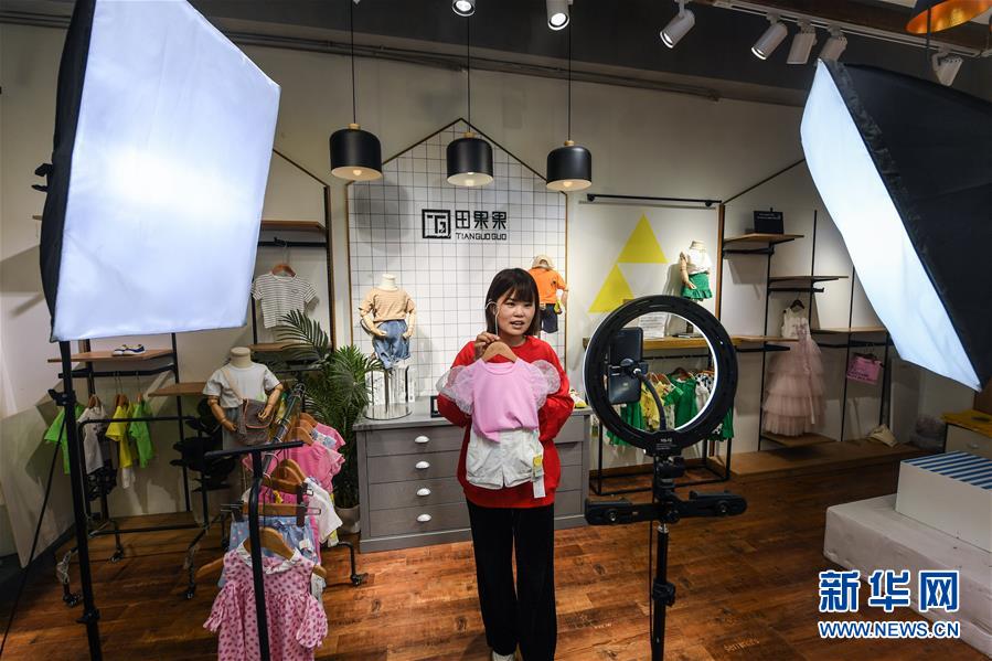 (新華全媒頭條·圖文互動)(4)沖寒已覺東風(fēng)暖——記習(xí)近平總書記在浙江調(diào)研疫情防控和復(fù)工復(fù)產(chǎn)