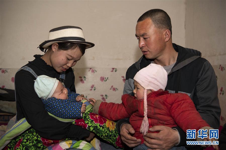 (新華全媒頭條·圖文互動)(2)春天里的5個“戰貧”瞬間——習近平總書記關于脫貧攻堅決策部署指引攻克最后的深貧堡壘