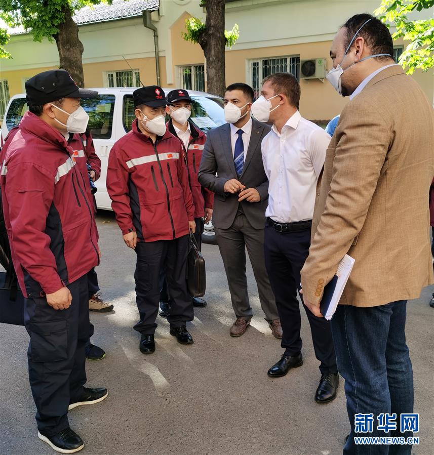 (國際疫情·圖文互動)(3)特寫:中國女婿“逆行”協(xié)助抗疫