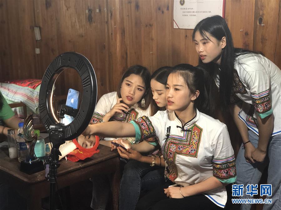 (決戰決勝脫貧攻堅·圖文互動)(5)田野“變奏”讓薄土“生金”——貴州農村產業革命助推脫貧攻堅見聞