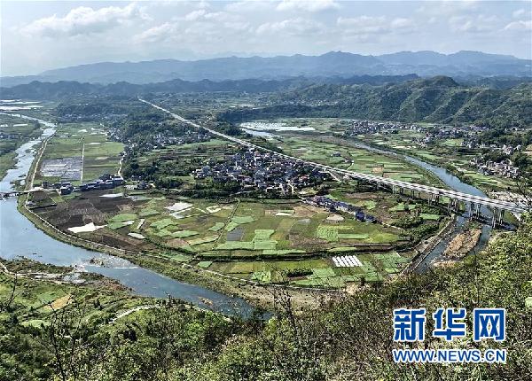 (新華網(wǎng)·圖文互動(dòng))(3)記者手記:“深閨之美”孕育深情之歌