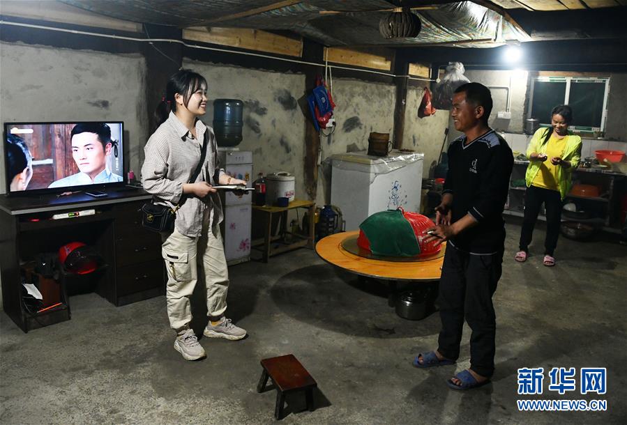 (決戰(zhàn)決勝脫貧攻堅·圖文互動)(3)月亮山女孩與她的“扶貧網(wǎng)格”