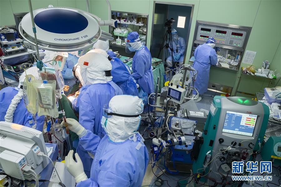 (聚焦疫情防控)(1)73天ECMO輔助治療的新冠肺炎核酸轉陰患者經雙肺移植后重啟呼吸