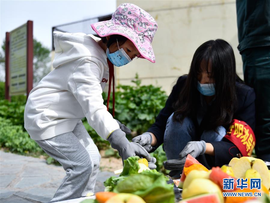 (圖文互動)(4)青海西寧:和野生動物們共度“六一”