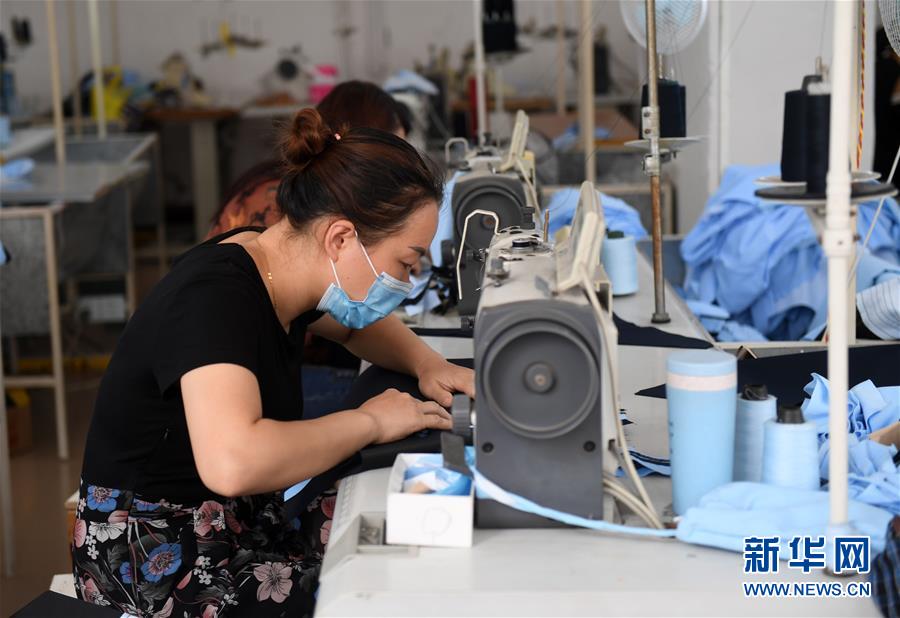 (在習(xí)近平新時(shí)代中國特色社會主義思想指引下——新時(shí)代新作為新篇章·習(xí)近平總書記關(guān)切事·圖文互動)(4)讓每一個(gè)角落都感受到幸福的溫情——人口較少民族在脫貧攻堅(jiān)大潮中的奮進(jìn)故事