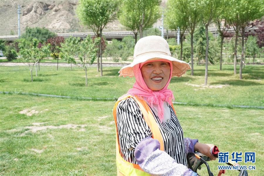 (決戰決勝脫貧攻堅·圖文互動)(4)李三姐有了“美”差事