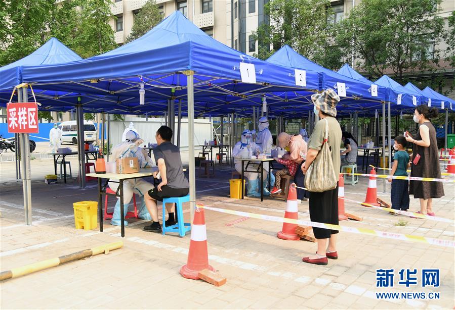 （新華全媒頭條·圖文互動）（4）構筑守護城市、守護生命的堅強防線——北京開展大規模核酸檢測