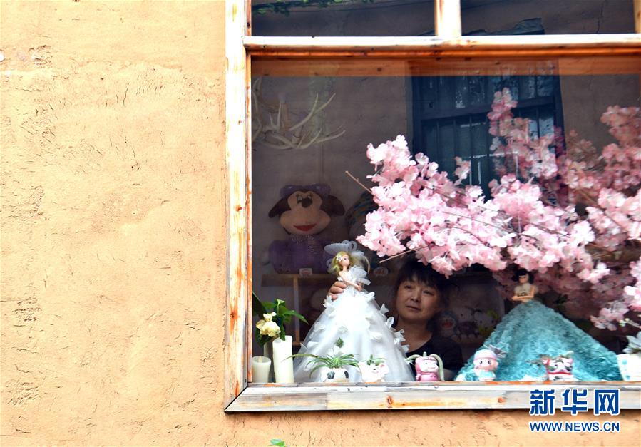 (新華全媒頭條·走向我們的小康生活·圖文互動)(9)大山深處有“新家”——大別山村繪出現代版“富春山居圖”