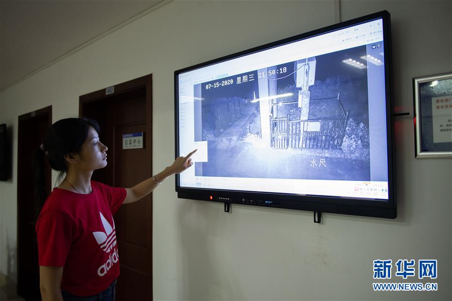 （防汛抗洪·圖文互動）（5）在大堤上成長，為人民守護——洪水中的青年“生力軍”