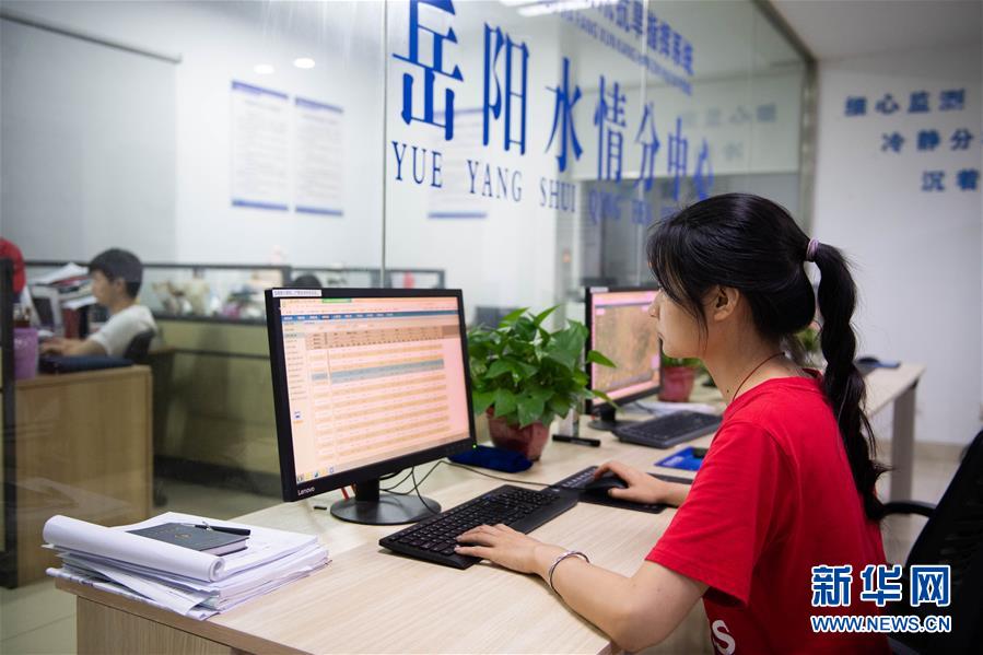 （防汛抗洪·圖文互動）（6）在大堤上成長，為人民守護——洪水中的青年“生力軍”