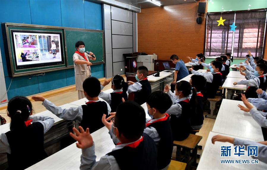 (新華全媒頭條·圖文互動)(18)“美麗的中國夢屬于你們”——以習近平同志為核心的黨中央關心少年兒童工作紀實