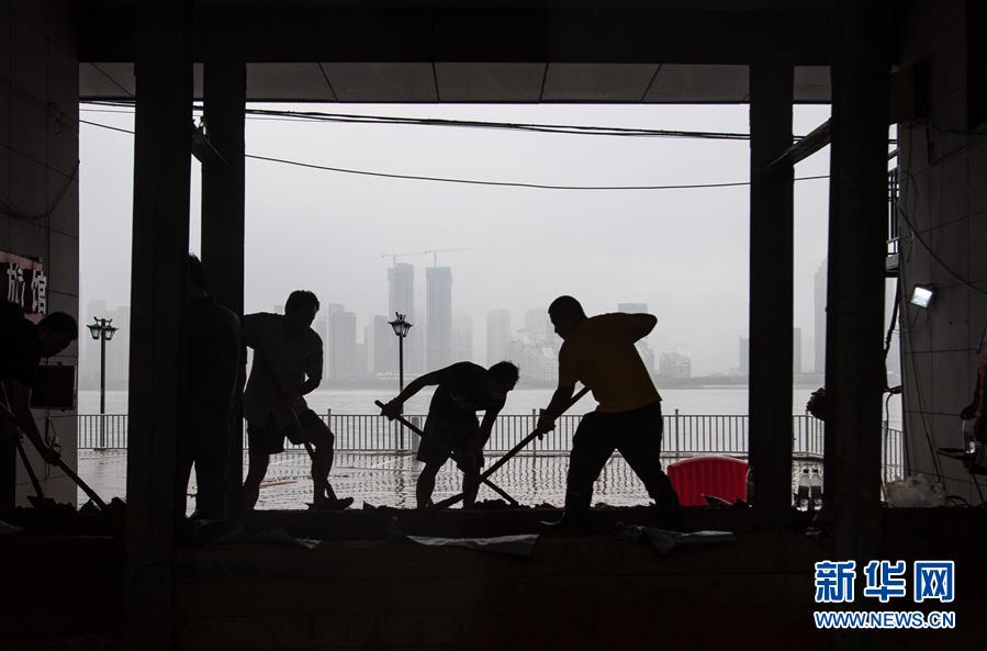 （在習近平新時代中國特色社會主義思想指引下——新時代新作為新篇章·習近平總書記關切事·圖文互動）（3）戰疫魔,斗洪魔——湖北全力應對防疫、防汛疊加“雙考”