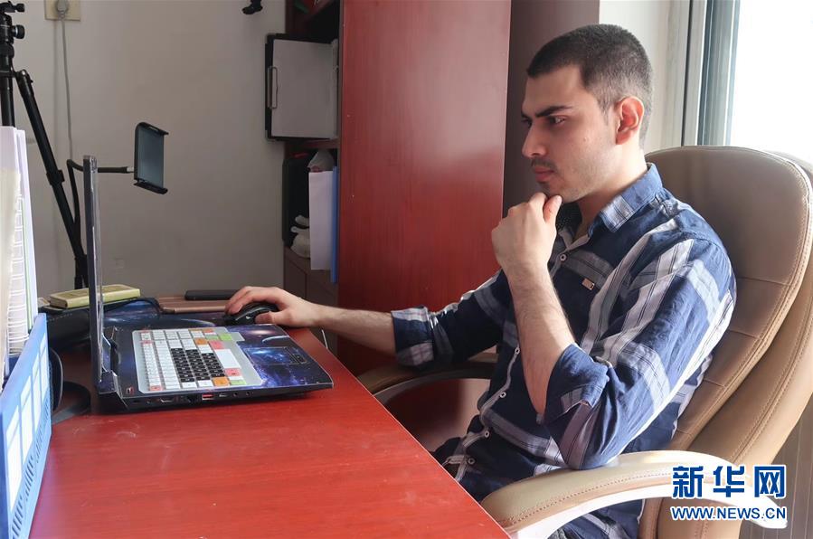 (抗疫中的真善美·圖文互動)(1)阿富汗留學生沙溢:我理解了制度優勢的含義