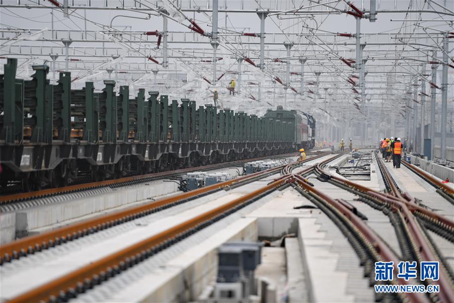 (新華全媒頭條·圖文互動(dòng))(2)“1毫米”之內(nèi)的智慧與引領(lǐng)——寫(xiě)在智能高鐵京雄城際全線(xiàn)軌道貫通之際