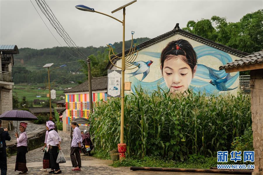 (決戰(zhàn)決勝脫貧攻堅(jiān)·圖文互動(dòng))(4)眼前的生活就是詩(shī)和遠(yuǎn)方——藝術(shù)引領(lǐng)云南傣族山村蝶變