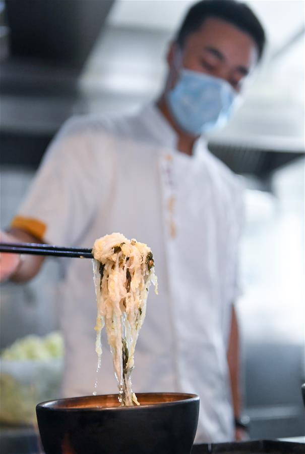 （在習(xí)近平新時(shí)代中國特色社會(huì)主義思想指引下——新時(shí)代新作為新篇章·習(xí)近平總書記關(guān)切事·圖文互動(dòng)）（1）讓“舌尖上的節(jié)約”成為習(xí)慣——全社會(huì)營造浪費(fèi)可恥、節(jié)約為榮的氛圍掃描