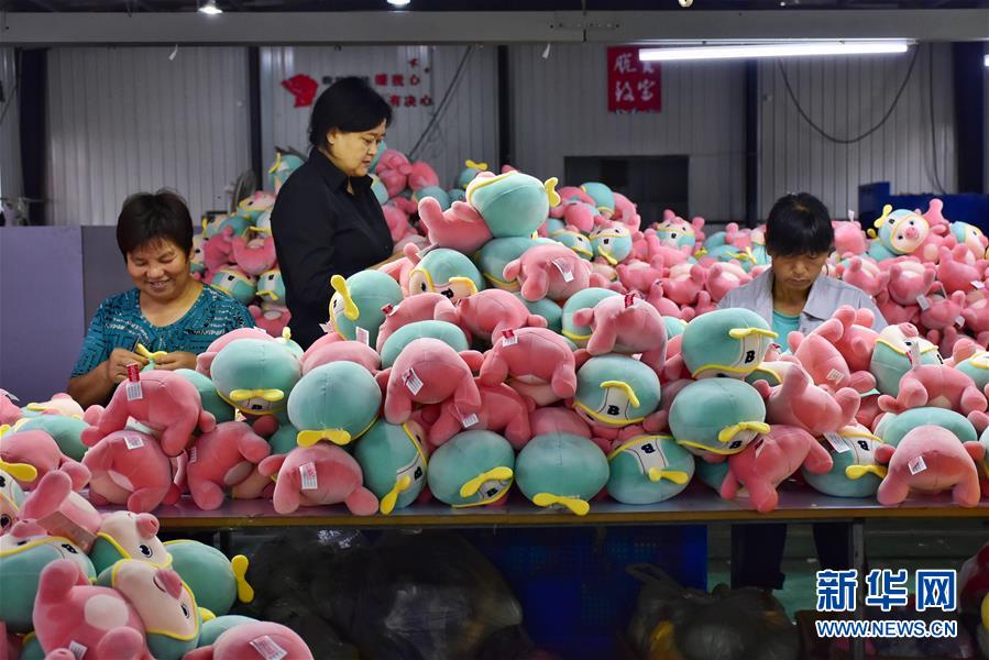 (決戰決勝脫貧攻堅·圖文互動)(1)勤英“三板斧” 劈開山窩窩