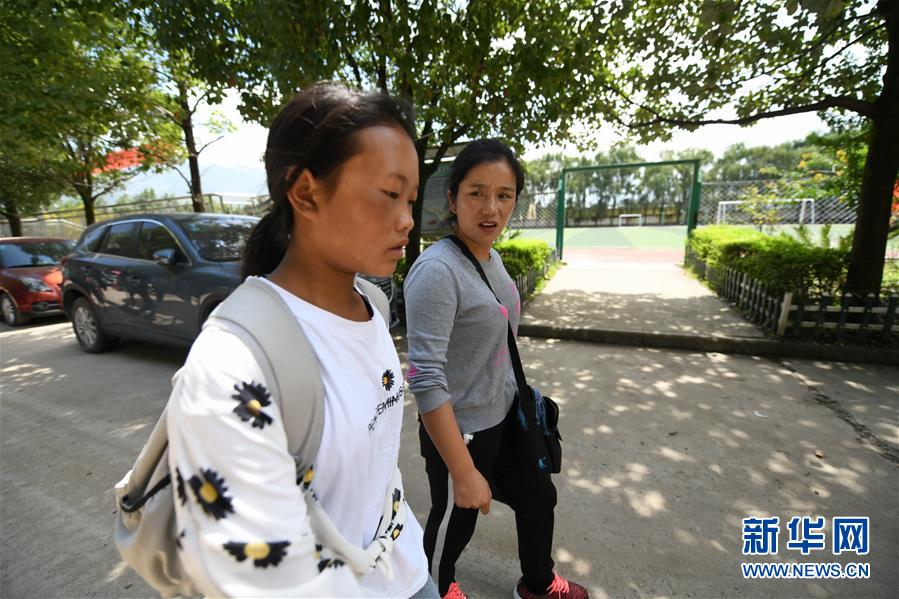 （熱點鮮報·圖文互動）（1）為了大涼山的下一代，她奔赴在助學路上