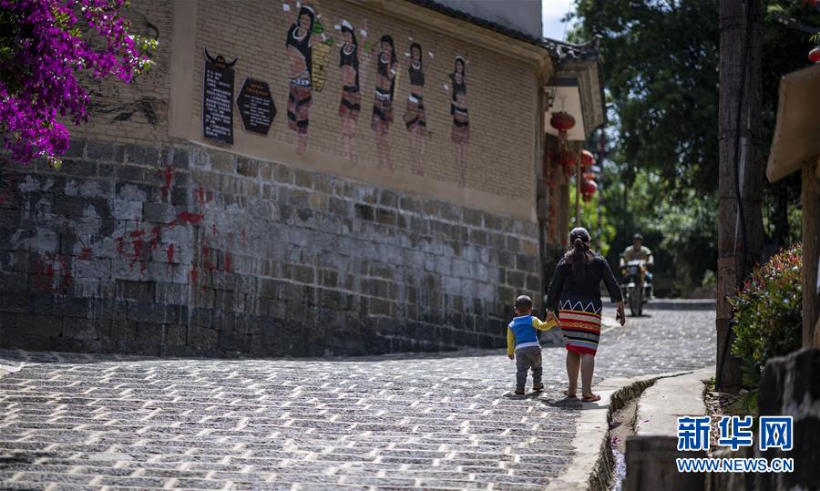 （集中連片特困地區貧困村調研行·圖文互動）（3）阿佤人民再唱新歌——云南騰沖市三家村中寨司莫拉佤族村脫貧調查