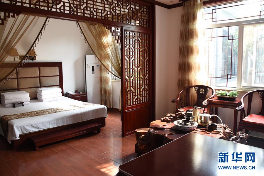 (我的“十三五”·圖文互動(dòng))(3)民宿開在“穿過芬芳的山谷”