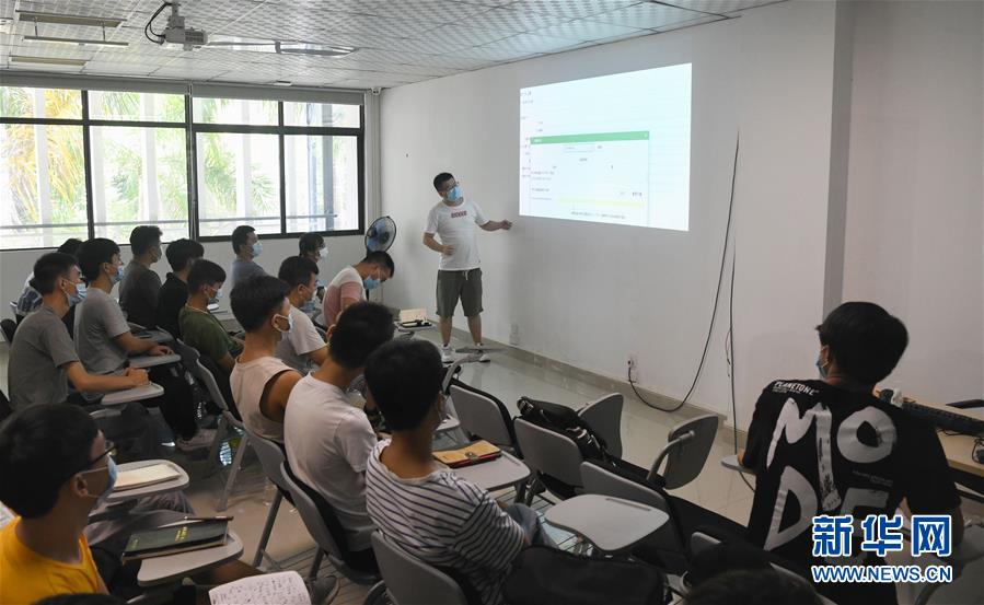 (在習近平新時代中國特色社會主義思想指引下——新時代新作為新篇章·習近平總書記關切事·圖文互動)(9)我家大門常打開——經濟特區全方位對外開放故事