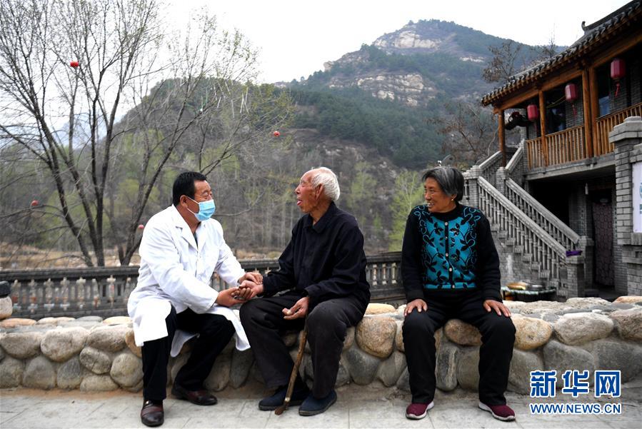 （習近平的小康故事·新華網·圖文互動）（9）“讓所有老年人都能有一個幸福美滿的晚年”——習近平和尊老養老的故事