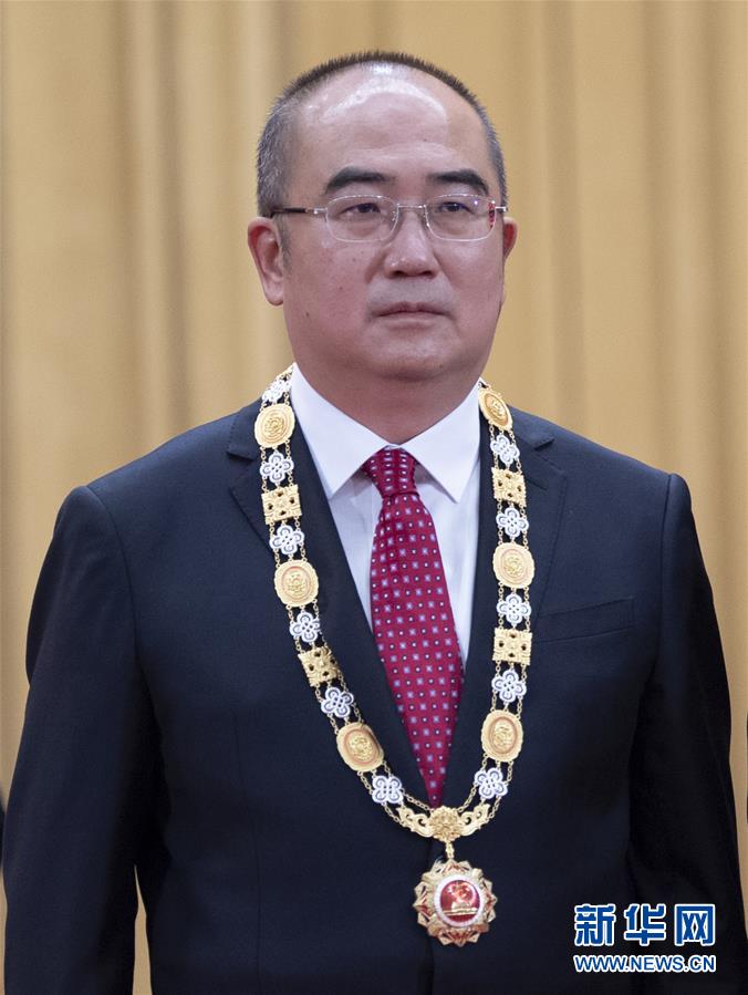 (抗疫先進事跡·圖文互動)(1)張定宇:疫情“暴風眼”里,“漸凍”之軀與時間賽跑