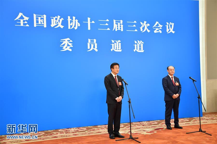 （兩會·政協開幕·XHDW）（1）接受采訪