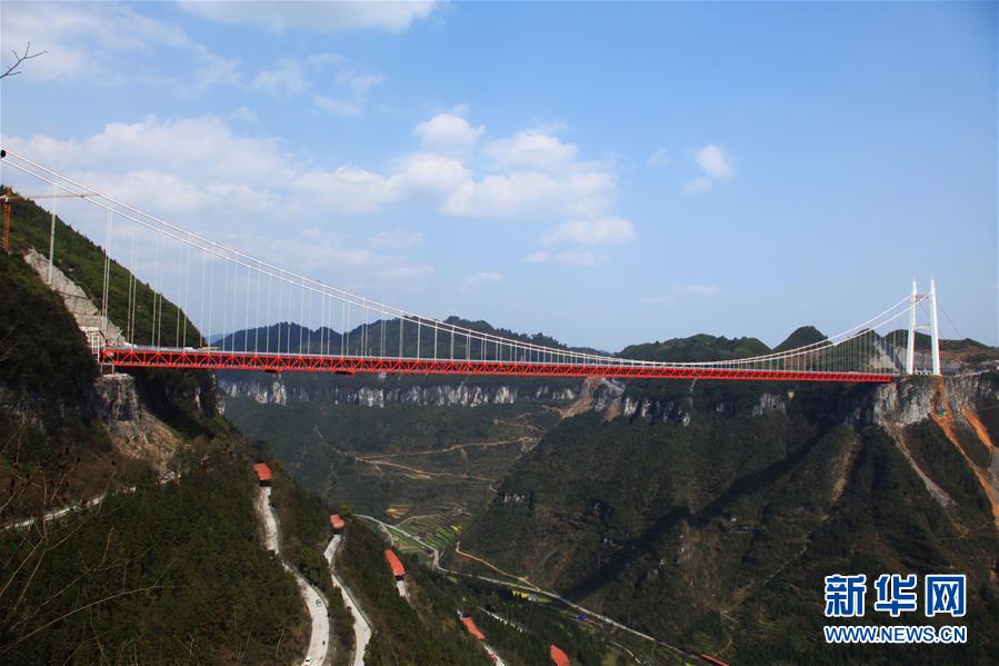 (壯麗70年·奮斗新時(shí)代)(9)我們走在大路上