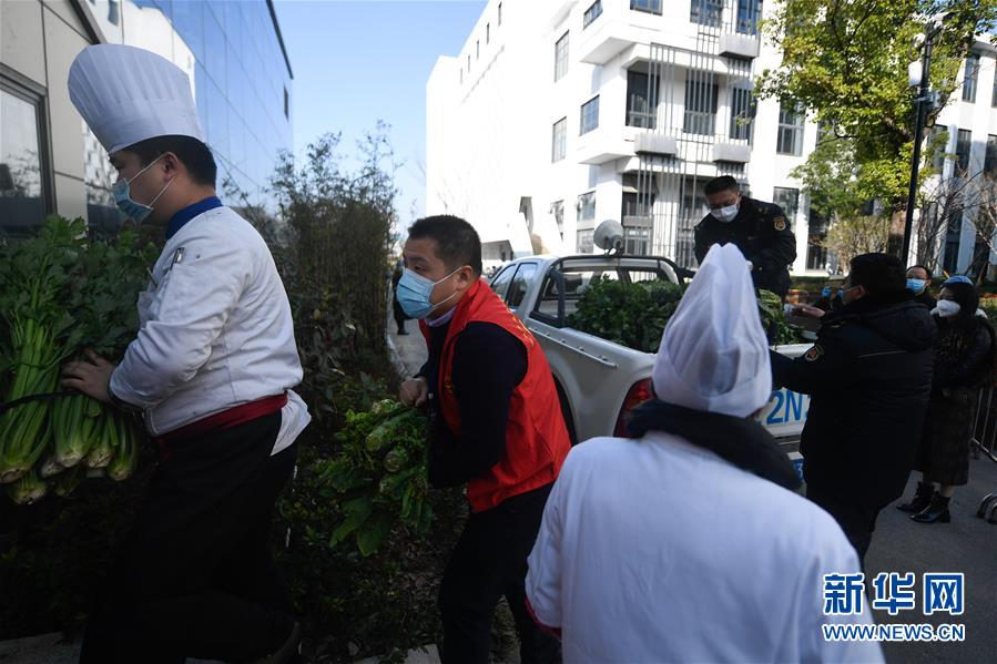 (在習近平新時代中國特色社會主義思想指引下——新時代新作為新篇章·習近平總書記關切事·圖文互動)(3)鑄成防疫“鐵軍”——基層防疫“硬核”故事