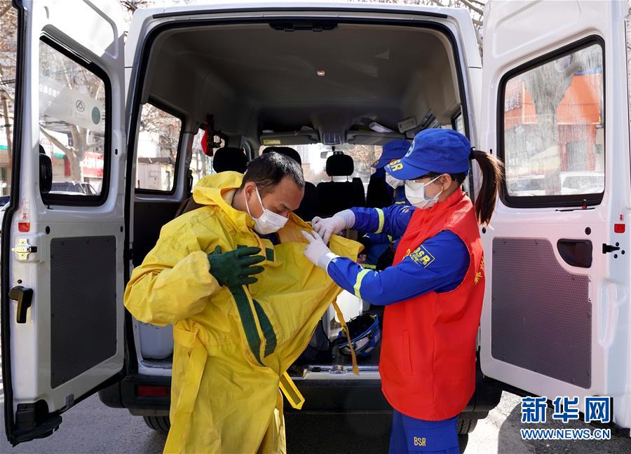 (習近平致敬的戰“疫”英雄·志愿者篇·圖文互動)(3)他們,微光成炬照征程