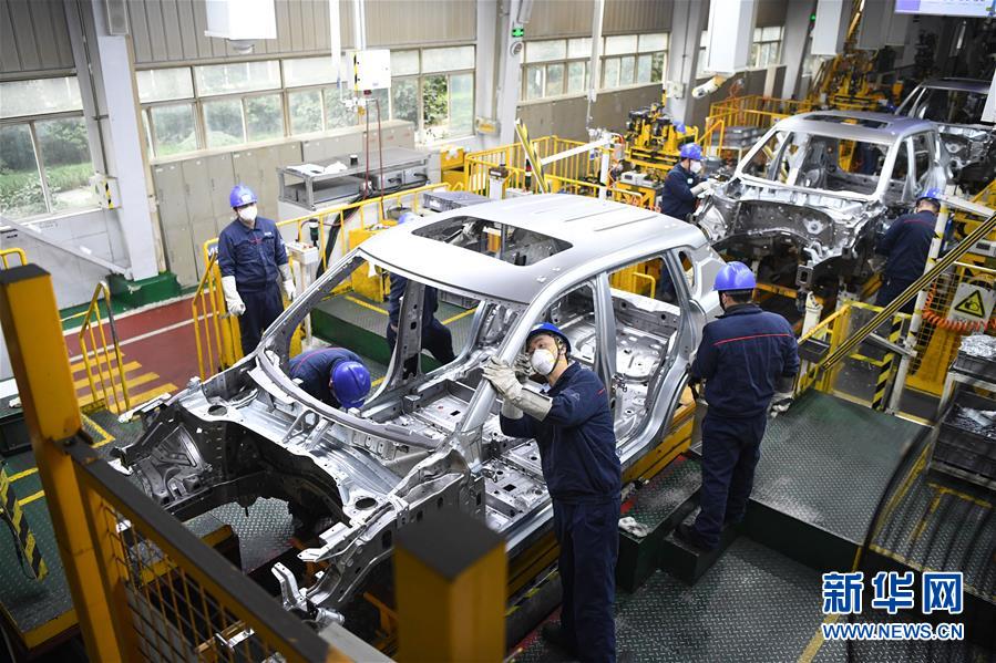 (在習近平新時代中國特色社會主義思想指引下——新時代新作為新篇章·習近平總書記關切事·圖文互動)(2)化“危”為“機” 念好“新”字訣——各地產業發展“新”動向掃描