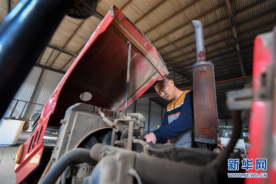 (在習(xí)近平新時(shí)代中國(guó)特色社會(huì)主義思想指引下——新時(shí)代新作為新篇章·習(xí)近平總書(shū)記關(guān)切事·圖文互動(dòng))(13)春耕忙 信心足——谷雨時(shí)節(jié)走馬東北直擊糧事
