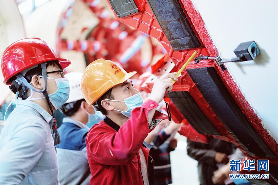 （在習近平新時代中國特色社會主義思想指引下——新時代新作為新篇章·習近平總書記關切事·圖文互動）（1）最有力的支撐，最堅決的攀登——記錄奮戰在復工復產一線的科技工作者