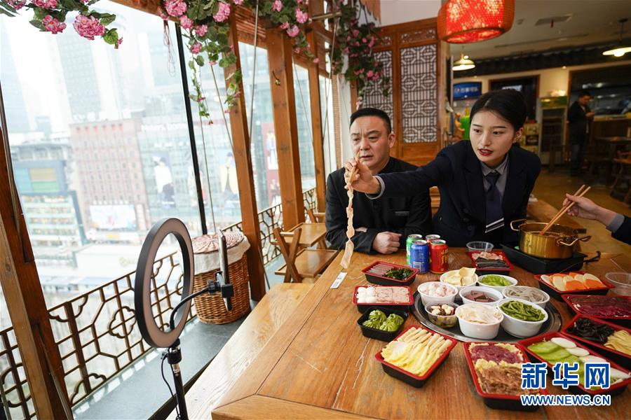 (在習(xí)近平新時(shí)代中國特色社會(huì)主義思想指引下——新時(shí)代新作為新篇章·習(xí)近平總書記關(guān)切事·圖文互動(dòng))(1)順勢而為開新局——新就業(yè)形態(tài)發(fā)展觀察