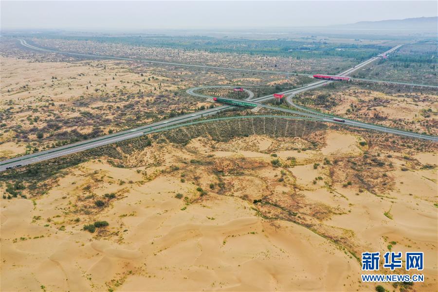 （在習(xí)近平新時代中國特色社會主義思想指引下——新時代新作為新篇章·習(xí)近平總書記關(guān)切事·圖文互動）（11）綠意，在黃沙中鋪展——我國防沙治沙紀(jì)實