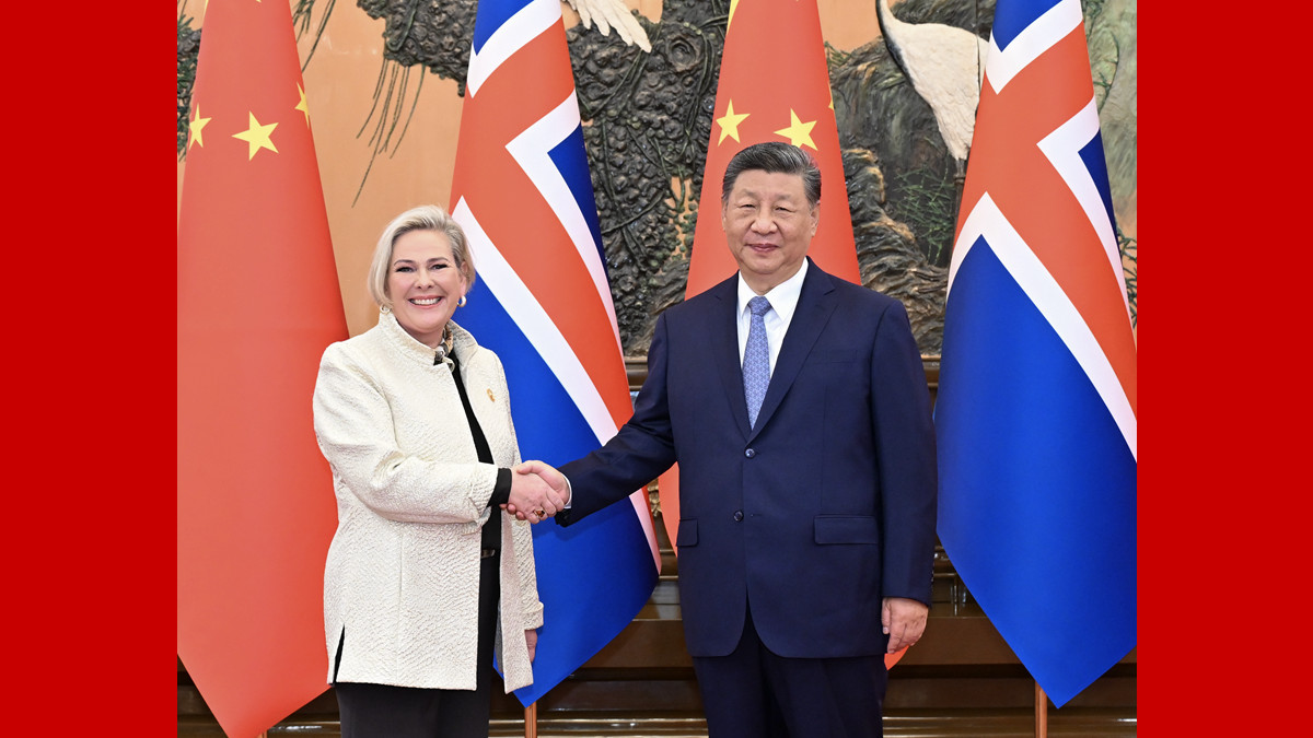 習近平會見冰島總統托馬斯多蒂爾