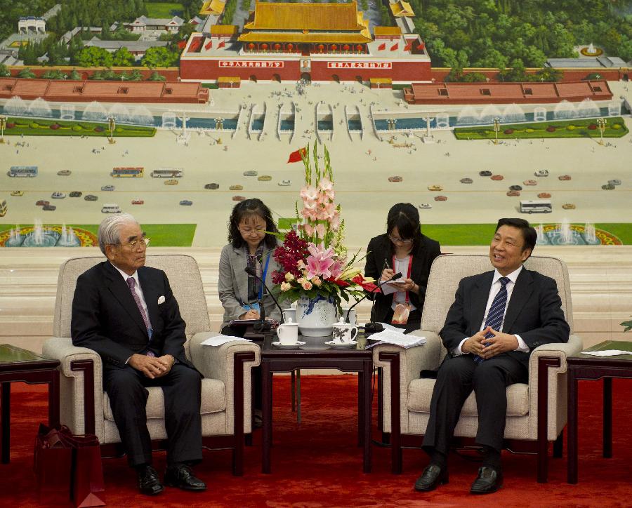 李源潮會(huì)見(jiàn)日本青年領(lǐng)導(dǎo)訪(fǎng)華團(tuán)