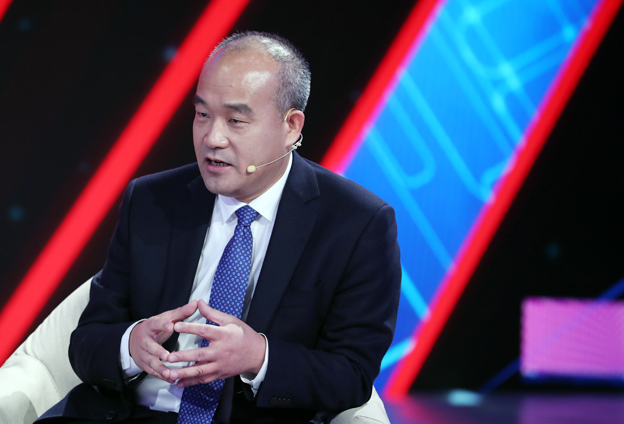 年輕人要有遠大理想，要了解到科技的核心要素所在，專心，靜下心來打好基礎。