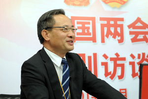 魯修祿:實(shí)施低碳綠色發(fā)展戰(zhàn)略