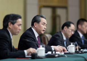 王毅:中美應(yīng)超越社會制度不同和零和博弈思維