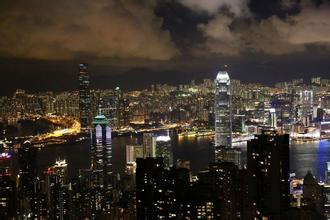 中央對香港行政長官是有標準的,是一貫的