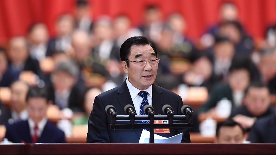 張慶黎作關(guān)于中國(guó)人民政治協(xié)商會(huì)議章程修正案(草案)的說(shuō)明