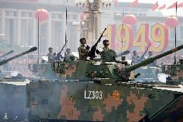 兩棲突擊車(chē)方隊(duì)：背水善攻堅(jiān) 刀鋒永向前