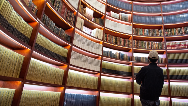 新華社評(píng)論員：弘揚(yáng)核心價(jià)值，堅(jiān)定文化自信